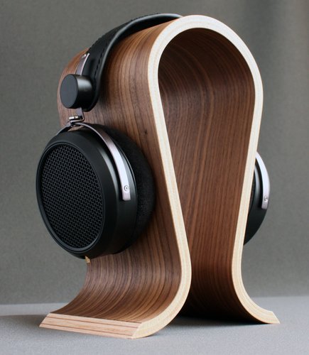 rsz_hifiman_he-5le_on_stand.jpg