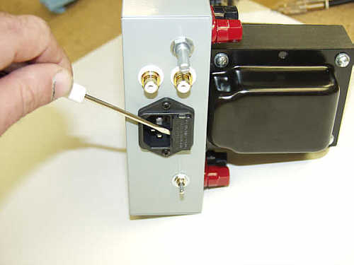 Picture of how to remove the fuse on DECWARE products